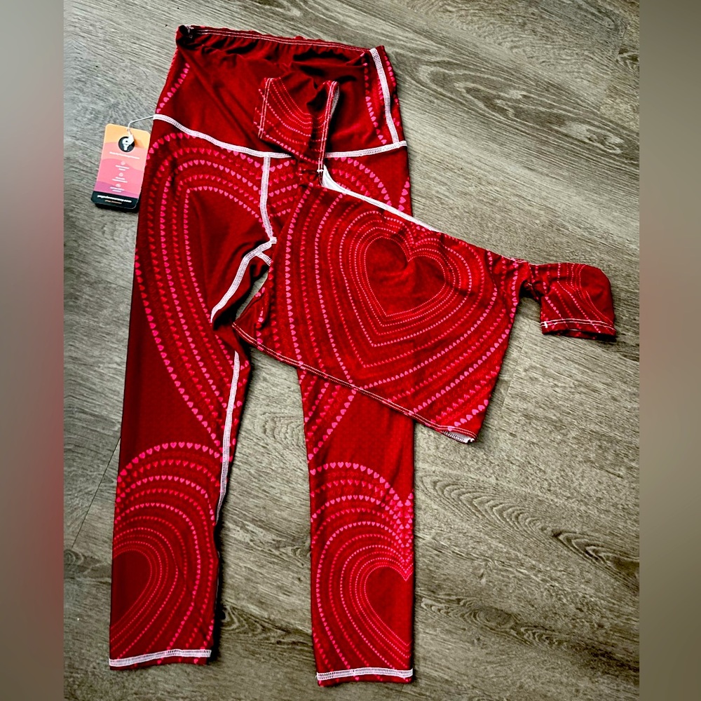 Heart print yoga outfit